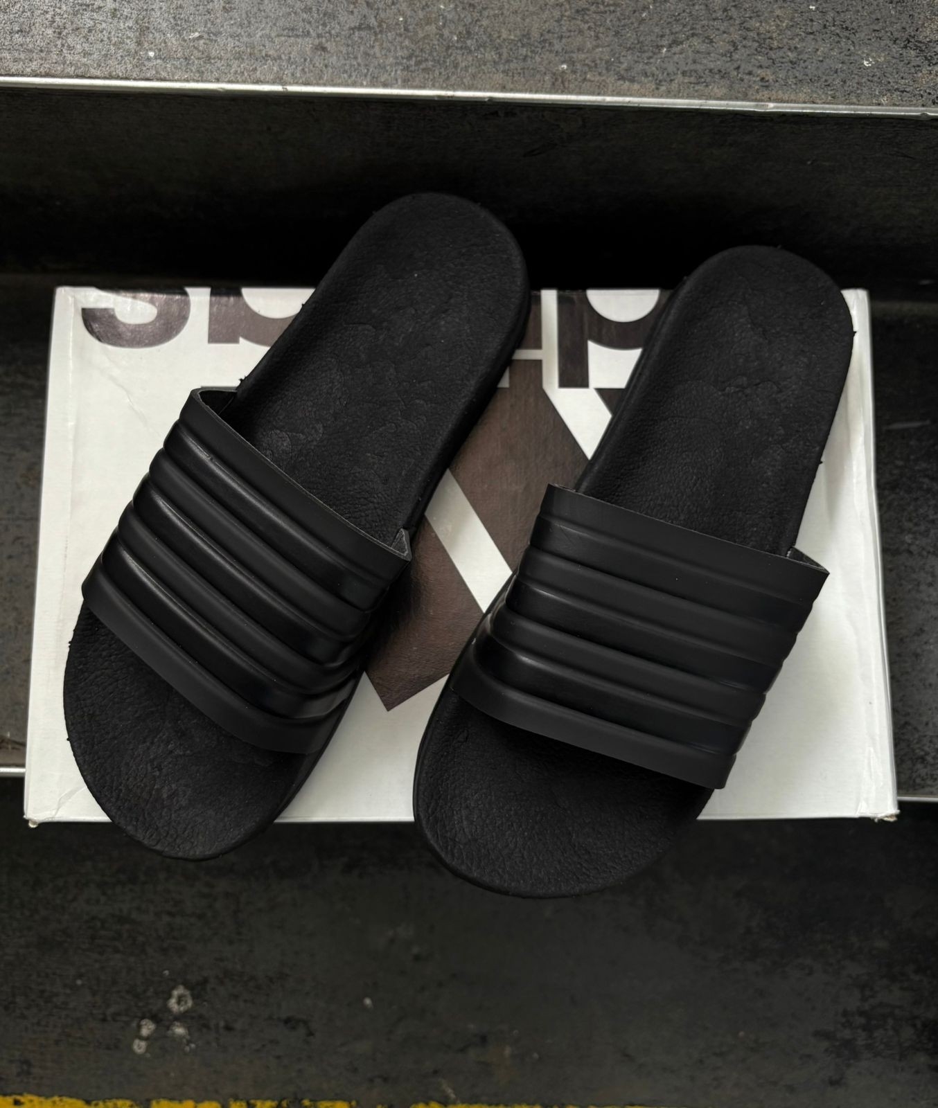Ojotas Adidas Black - Imagen 1