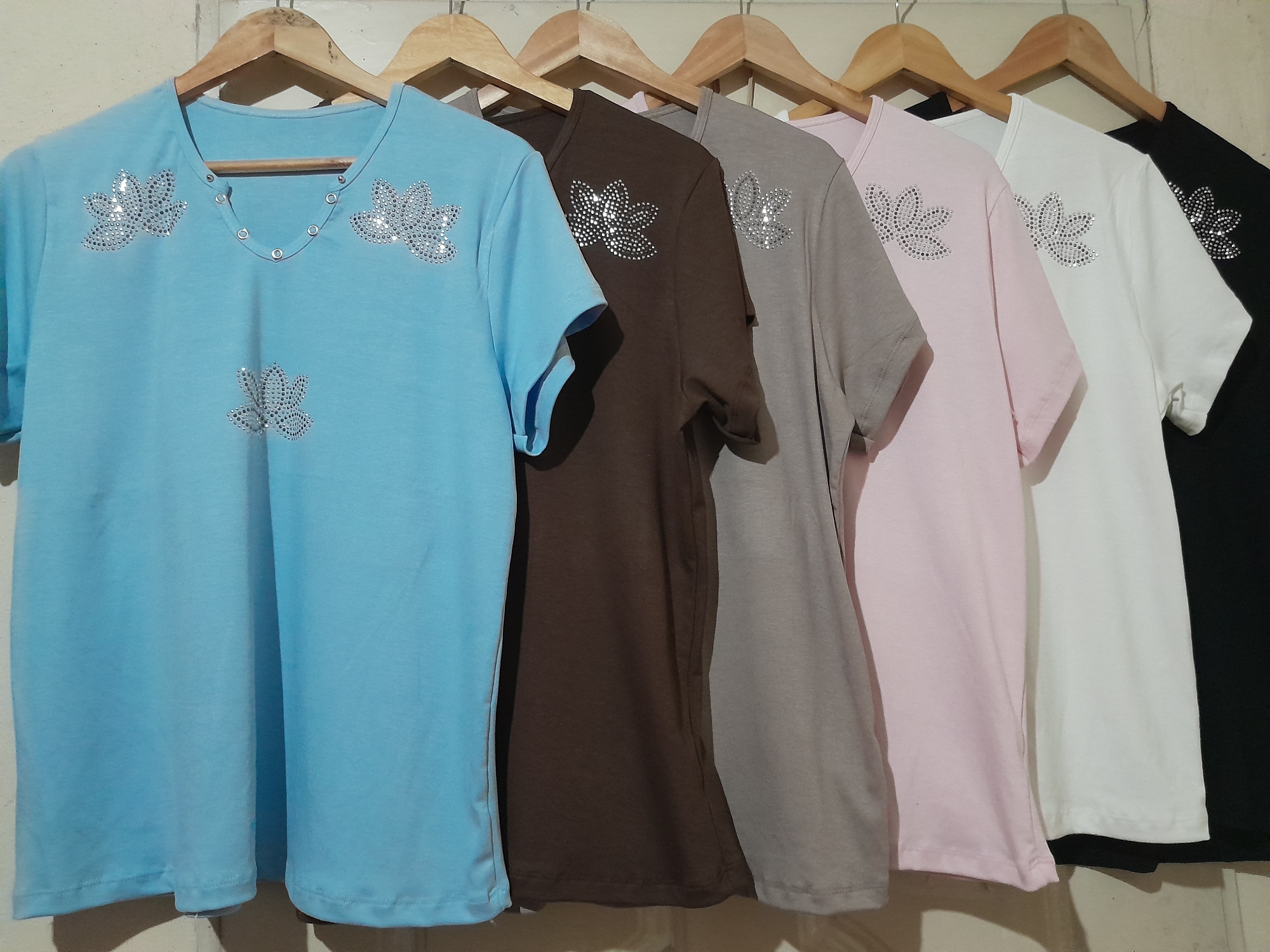 Remera con Hojalillo en Cuello y Brillo Hojas - Imagen 2