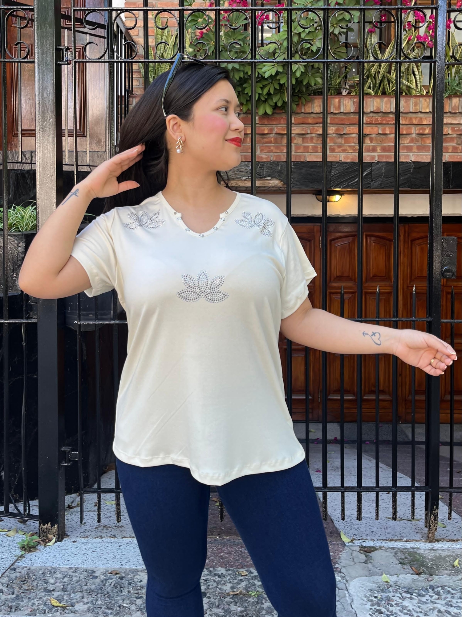 Remera con Hojalillo en Cuello y Brillo Hojas - Imagen 3