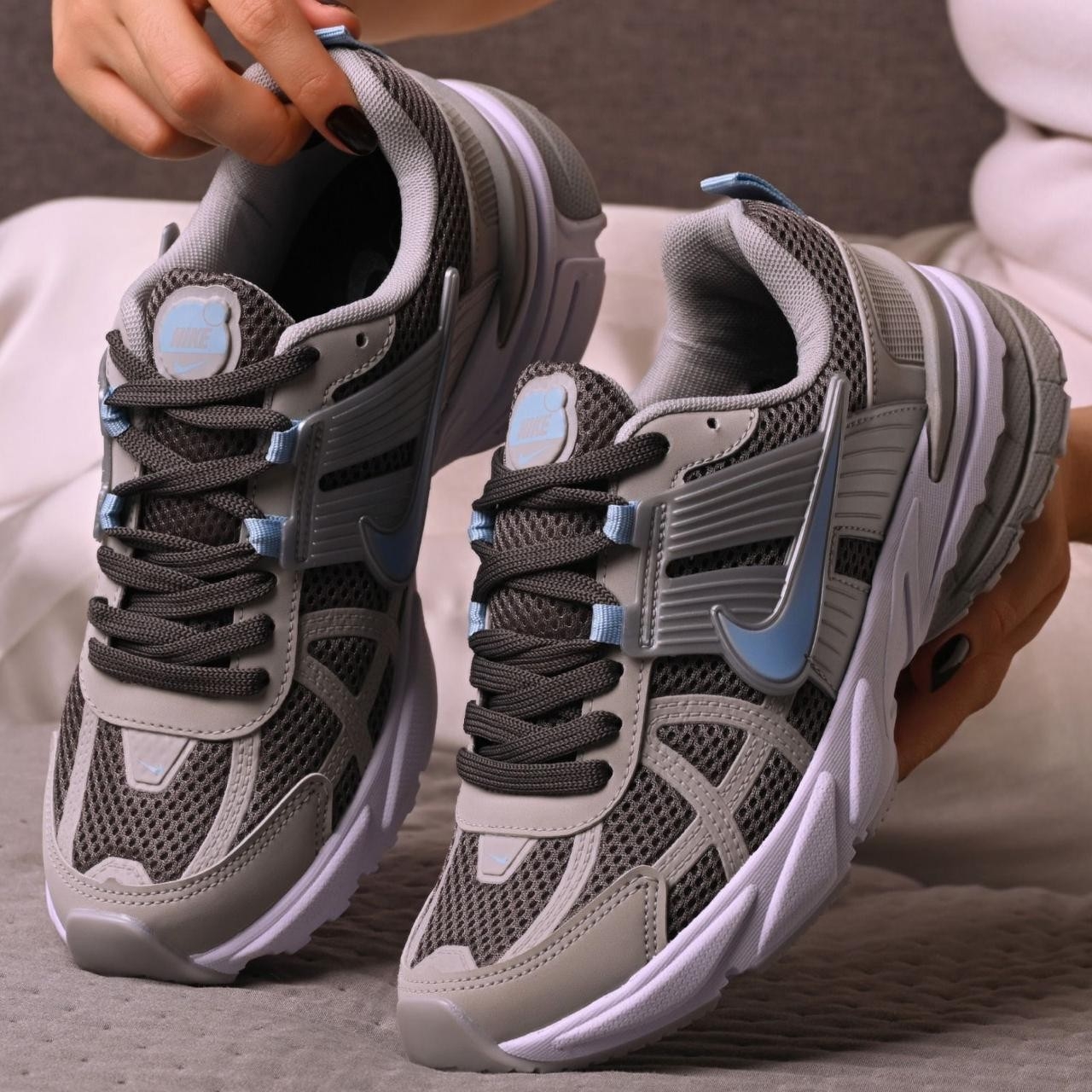 Deportivo Nike V2k - Imagen 2