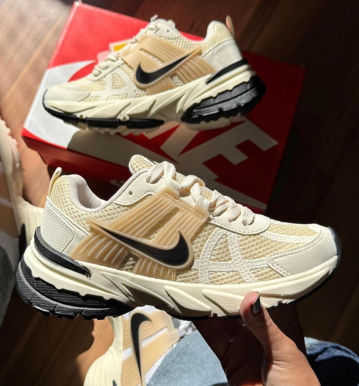 Deportivo Nike V2k - Imagen 4