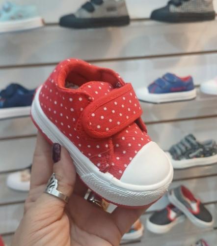 Zapatillas con Abrojos Diseños Exclusivos Base Antideslizantes Livianas