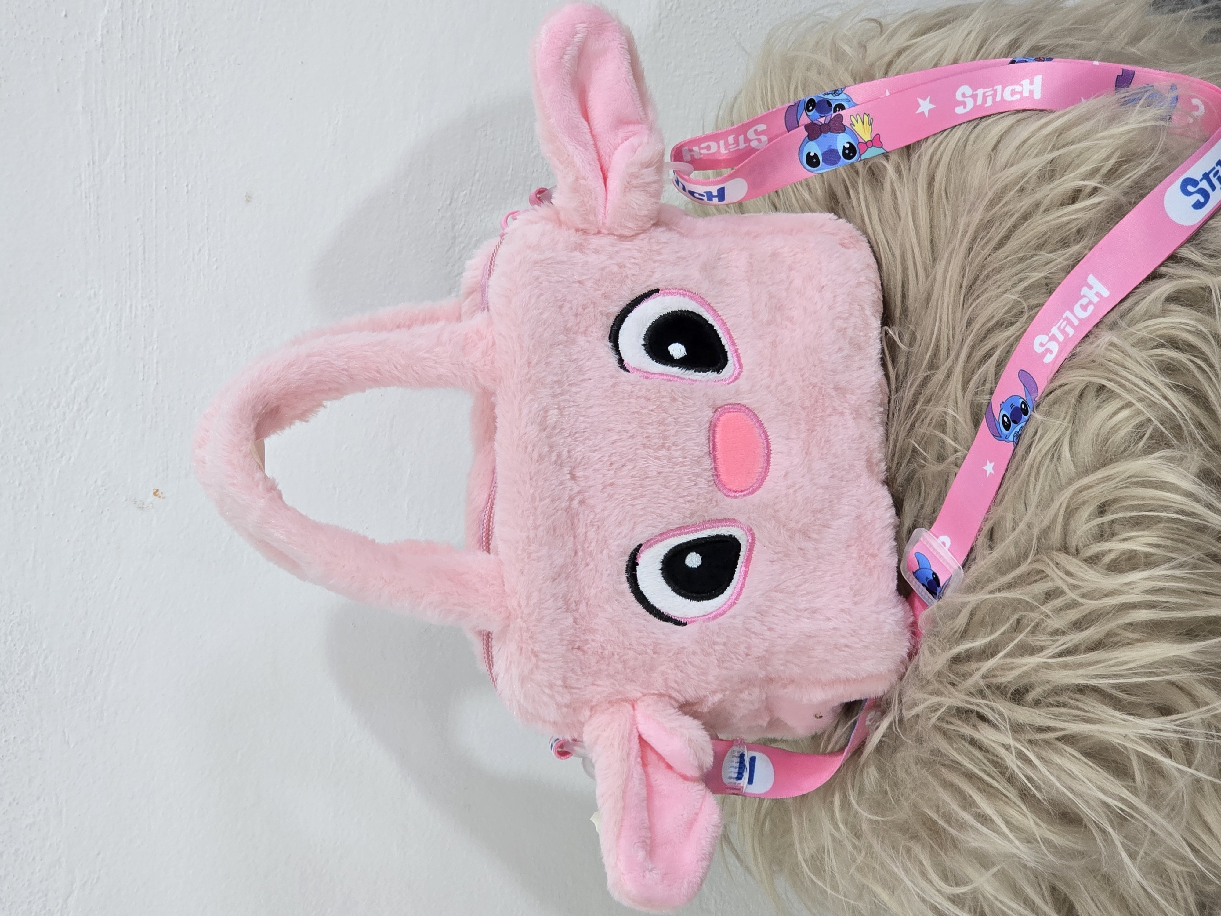 Cartera Peluche Angela Stitch Rosa Nenas Accesorio Infantil Suave Moderno Tendencia - 20241229_185335.jpg