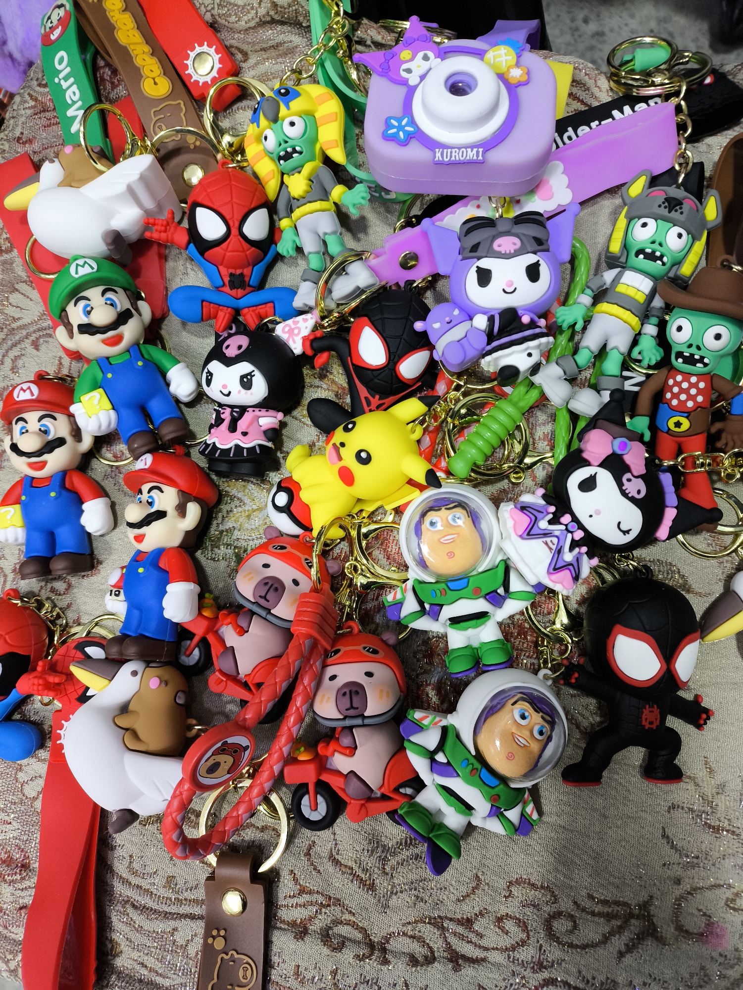 Llaveros de Goma Varios Modelos, Kuromi, Brain Rot, Pokémon,stich,labubu,capibara Etc - Imagen 1