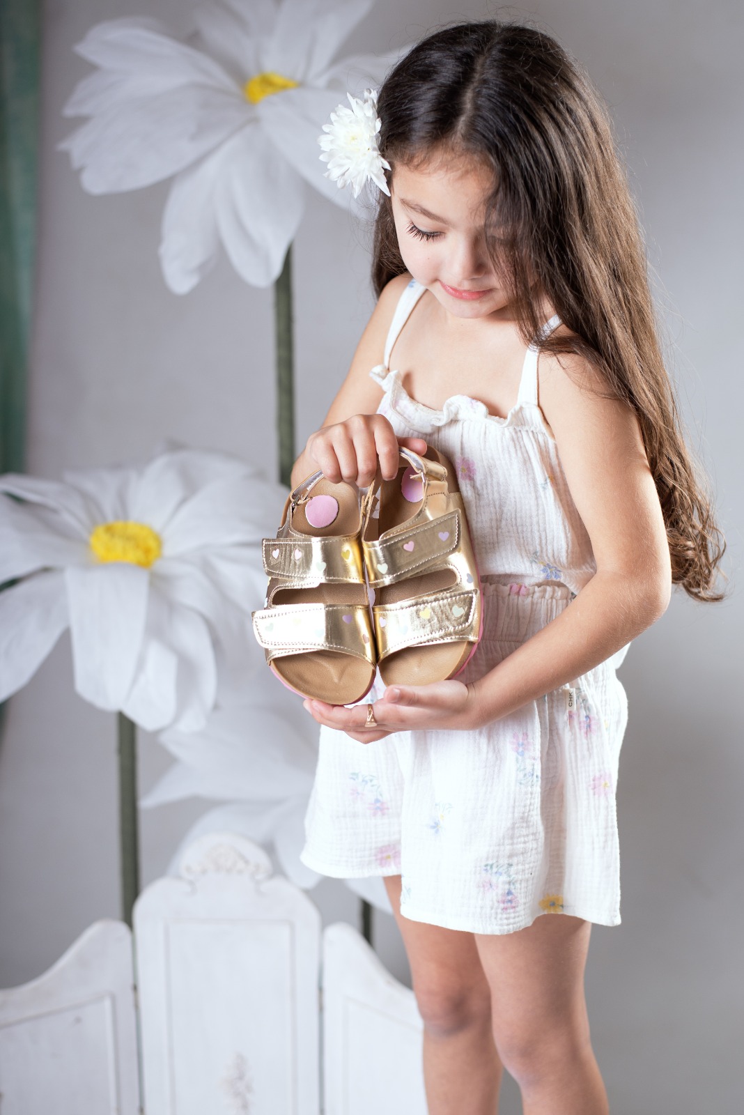 Sandalias Metalizadas Cata Niña Abrojo Velcro con Corazones en Color Pastel. - WhatsApp%20Image%202025-11-27%20at%2015.10.44%20(4).jpeg