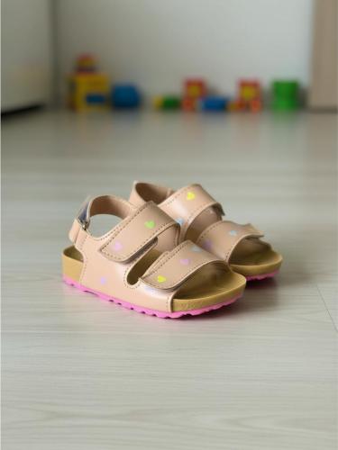 Sandalias Cata Niña Nena Abrojo Velcro  Corazones Modernas Cómodas Tendencia