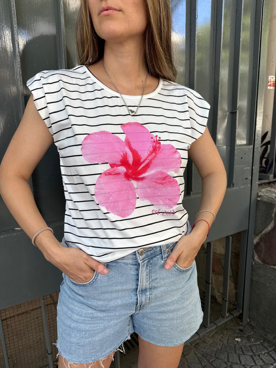 Art. 372 Remera Rayada Flor Hawaii - Imagen 2