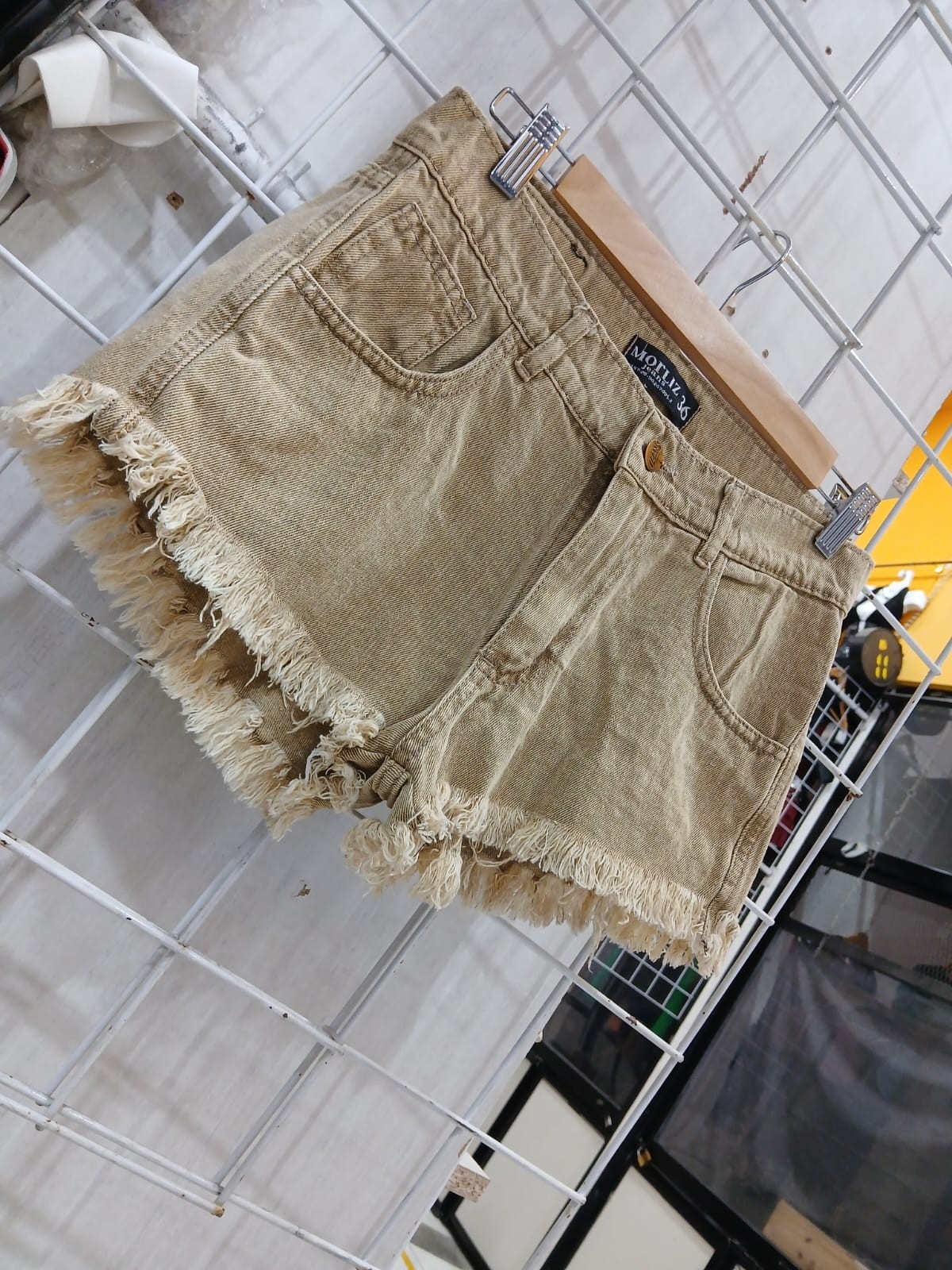 Short Tiro bajo Beige Mom - Imagen 3