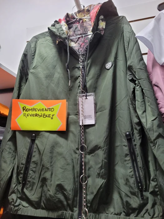 Rompeviento con Capucha  Yd Reversible