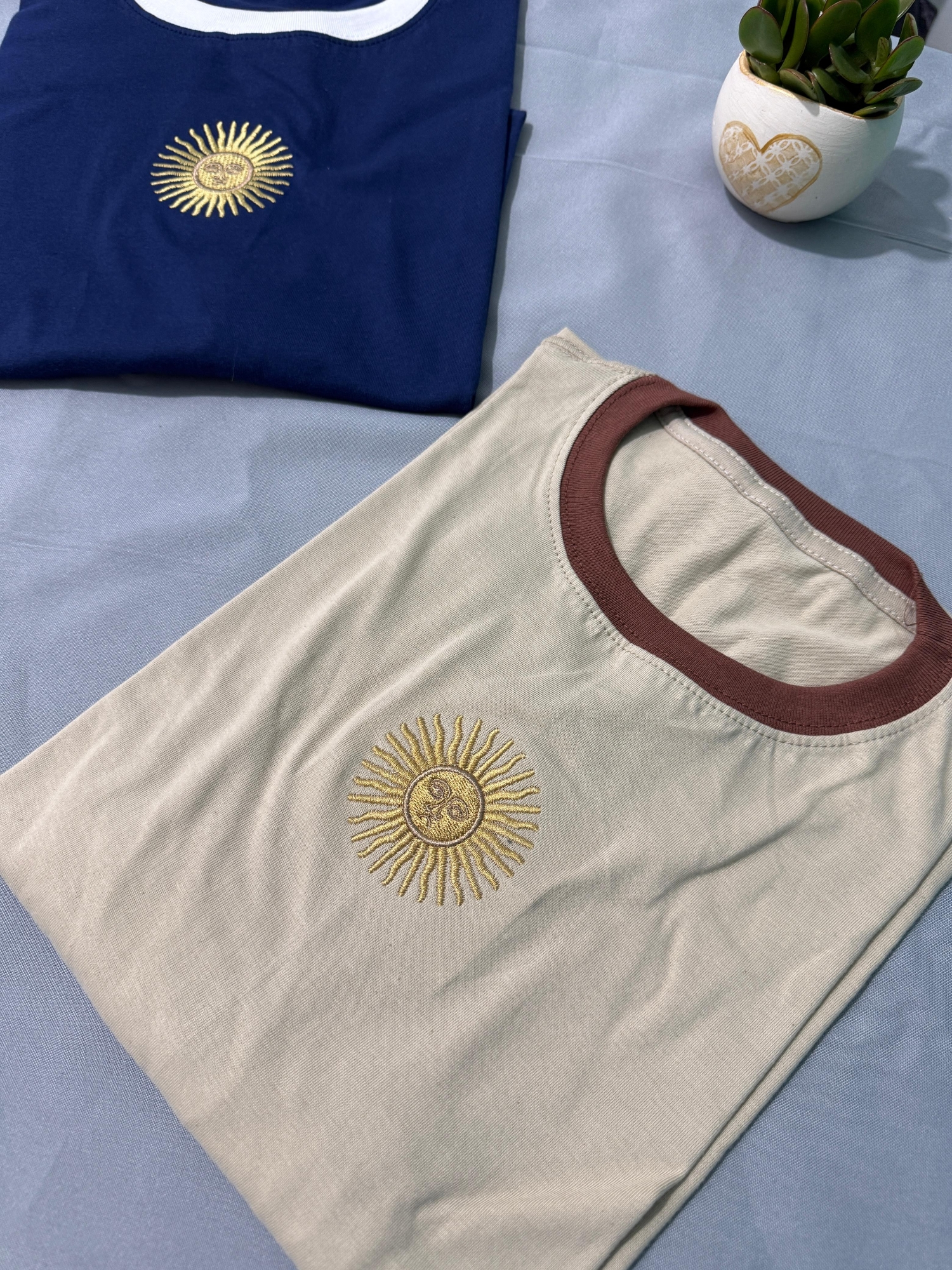 Remera Oversize Sol de Mayo Bordada - Imagen 3