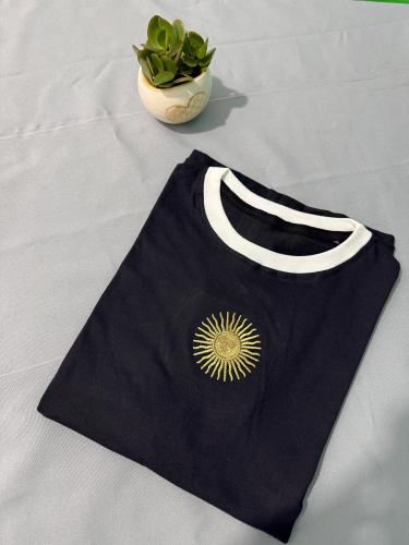 Remera Oversize Sol de Mayo Bordada - Miniatura 4