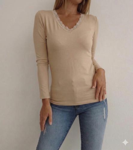Camiseta con Puntilla