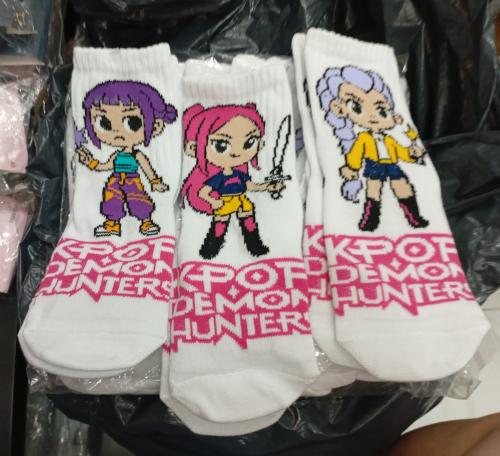 Medias Huntrix Nenas