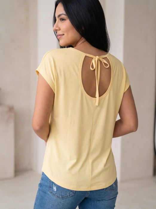 Remera Amplia Moño Escote en la Espalda