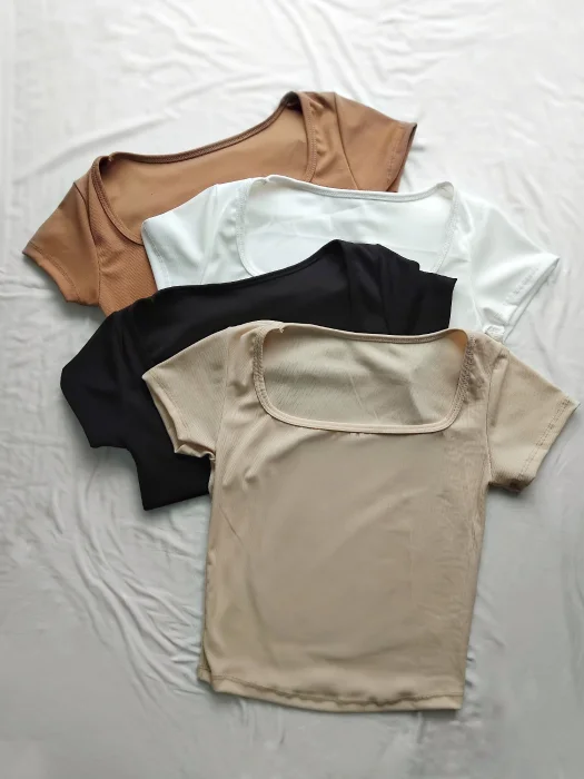 Remera Cuello Cuadrado