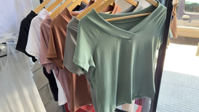 Remera de Modal en V