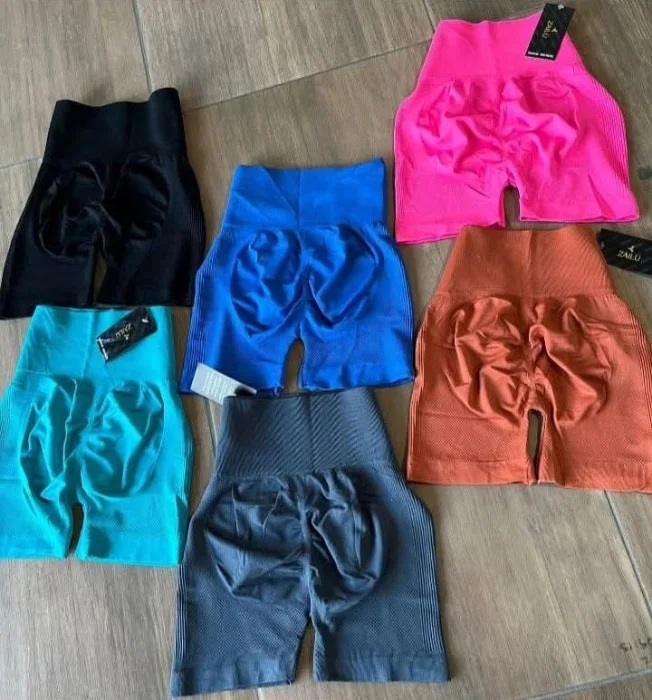 Short Liso Levanta Cola