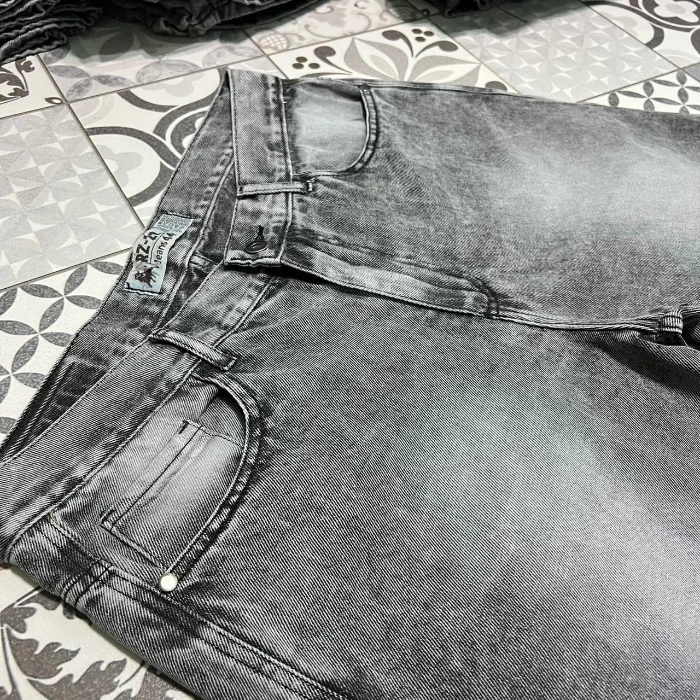 Bermudas Mom Color Gris