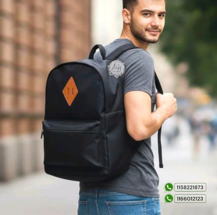 Mochila Escolar Nacional Juvenil Cordura
mide 41cm X 30cm X 12cm Aproximadamente