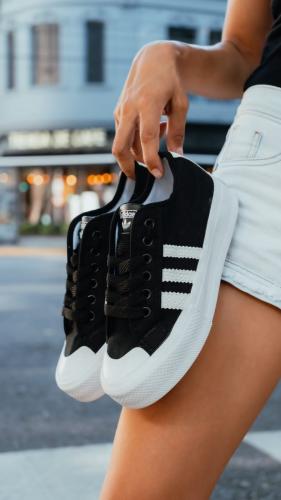 Zapatillas Adidad Nizza Negro Nacionales - Miniatura 2
