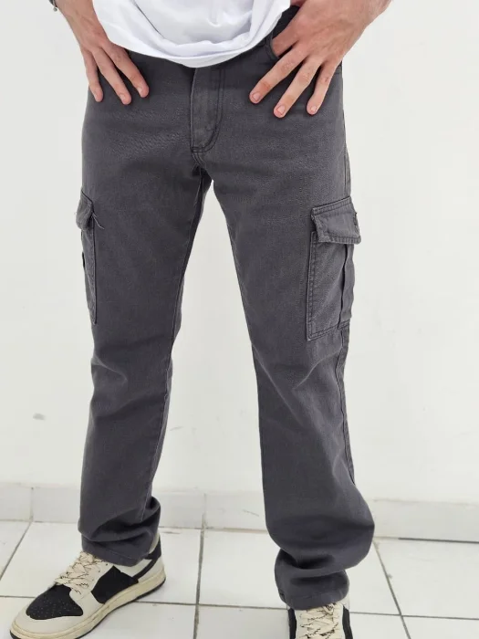Cargo de Gabardina  Rigida Color Gris Recto