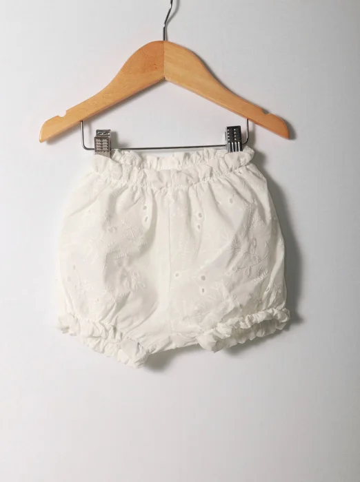 Cubrepañal de Broderie