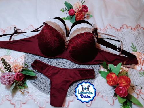 Conjunto de Encaje con Lycra