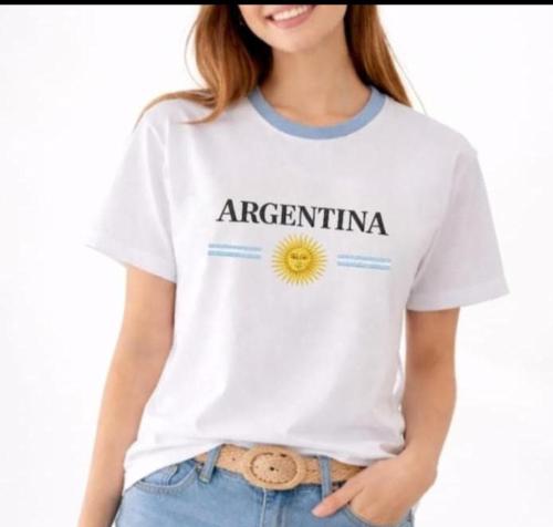 Remera Lisa Bordada Sol de Mayo - Miniatura 3