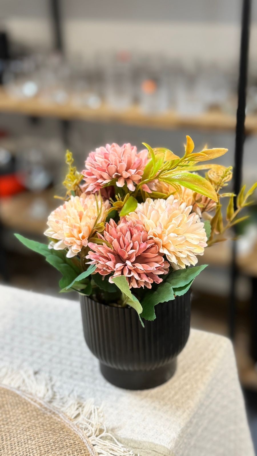 Macetas Base en Negra con Flores - Imagen 4