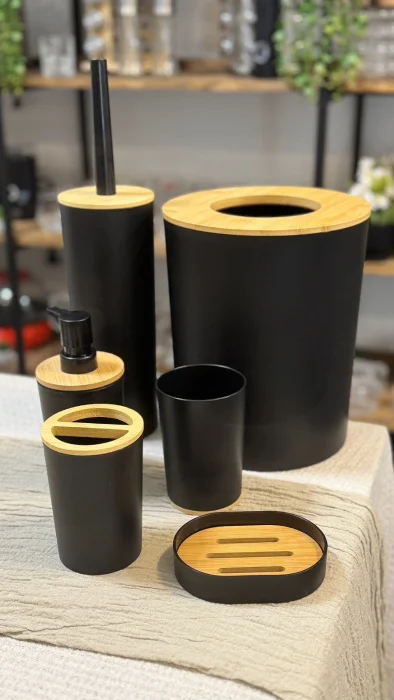 Espectacular Set para el Baño Combinamos Bamboo con Negro  Divino!!!
