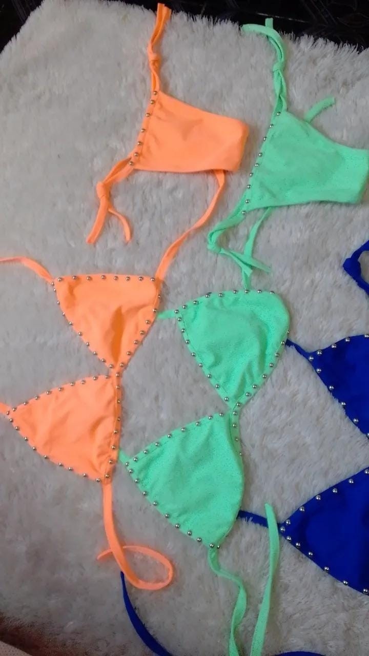 Bikini Flúor  Tachas + Pareo - Imagen 3