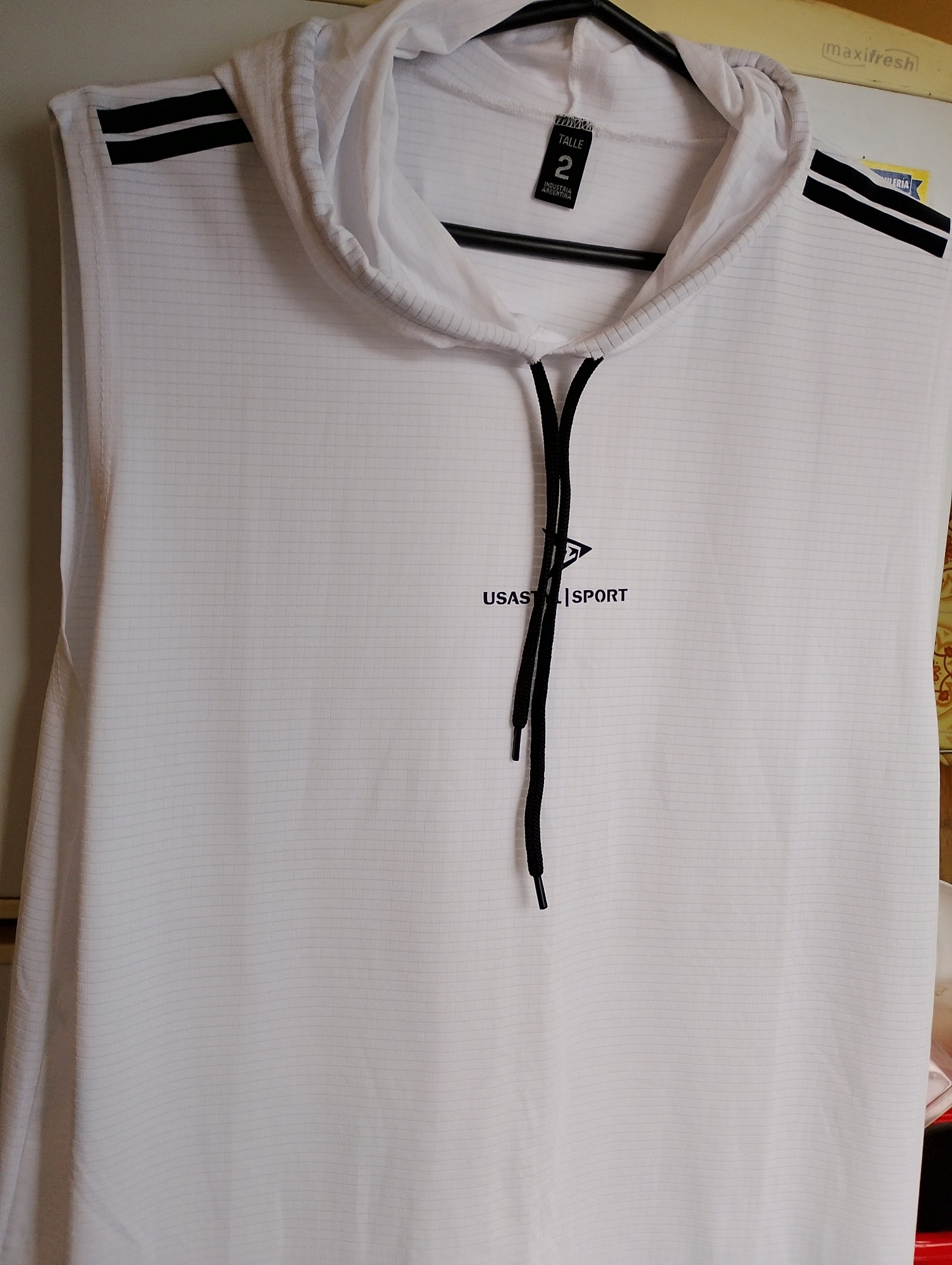 Musculosa con Capucha - Imagen 2