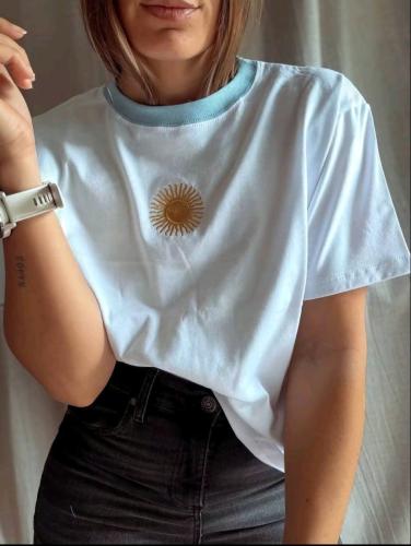 Remera Bordada Sol de Mayo