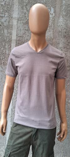 Remera Cuello V