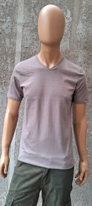 Remera Cuello V