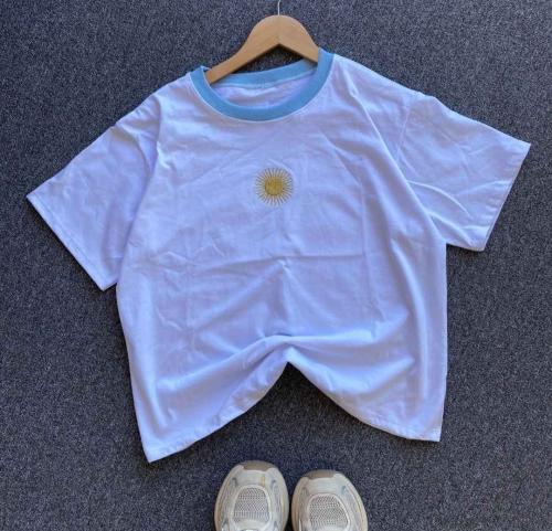 Remera Lisa Sol de Mayo Bordada - Miniatura 4