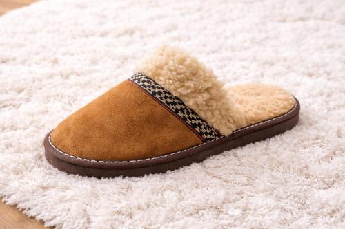 Pantuflas Hombre Pampa con Corderito - Miniatura 3