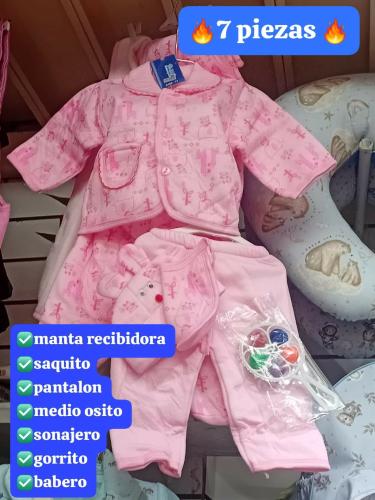 Ajuar Importado de 7 Piezas con Sonajero - Miniatura 2