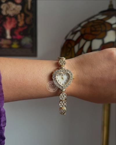 Reloj Pulsera Corazón con Malla Plateada y Dorada Detalle de Satrass