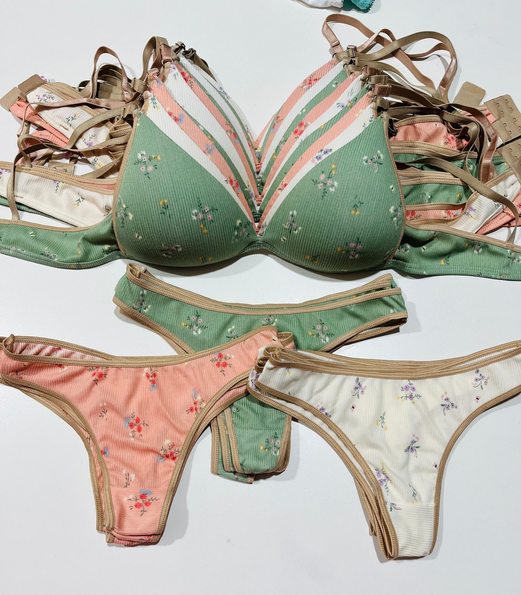 Conjunto Triángulo de Morley Estampado Tonos Pastel - Imagen 2