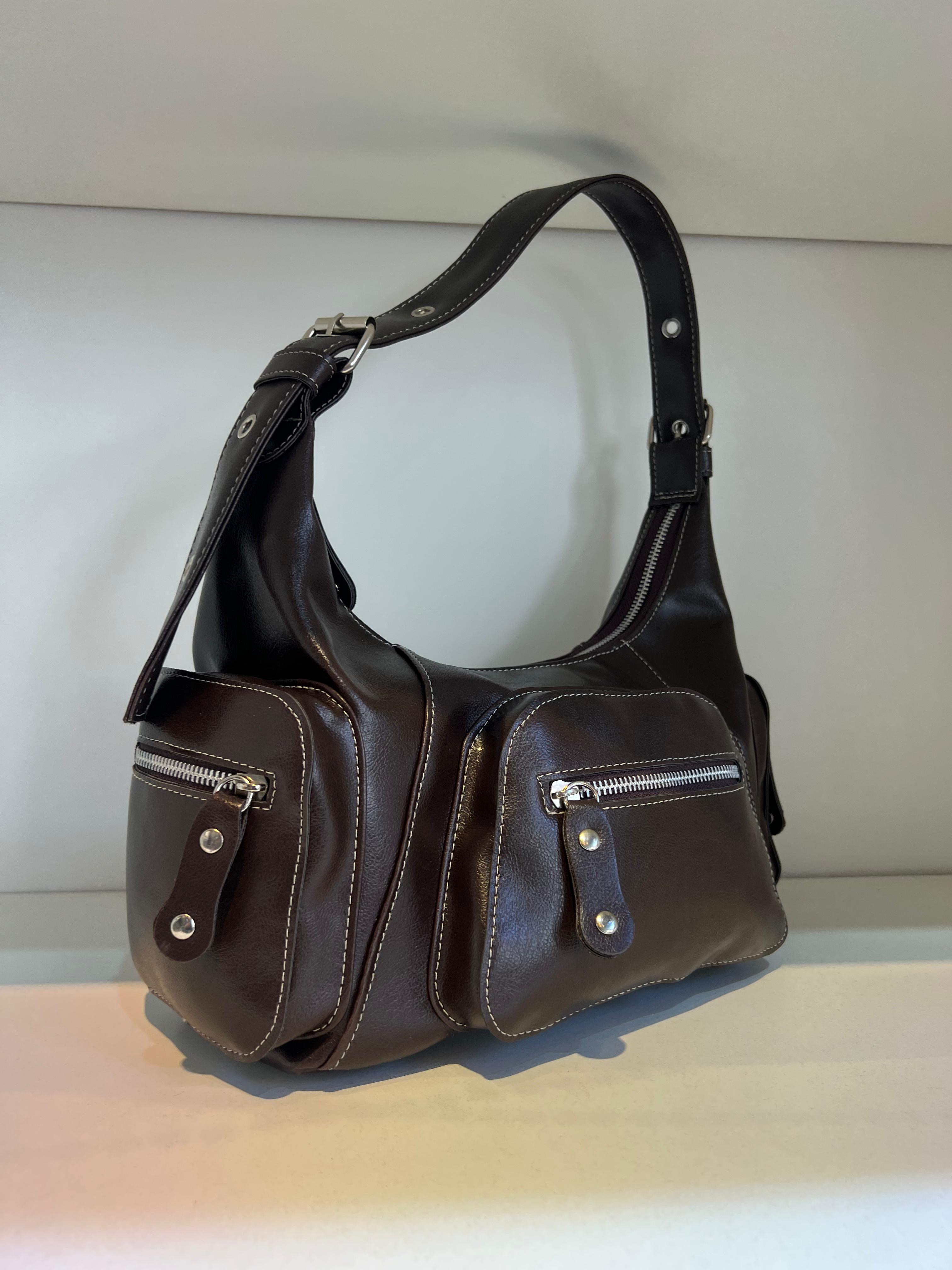 Cartera Cargo Baguette Mini Bag Marrón Chocolate Negra Bolsillos - 02e95919-226c-4007-b8aa-f7e8c4fb9070.jpeg