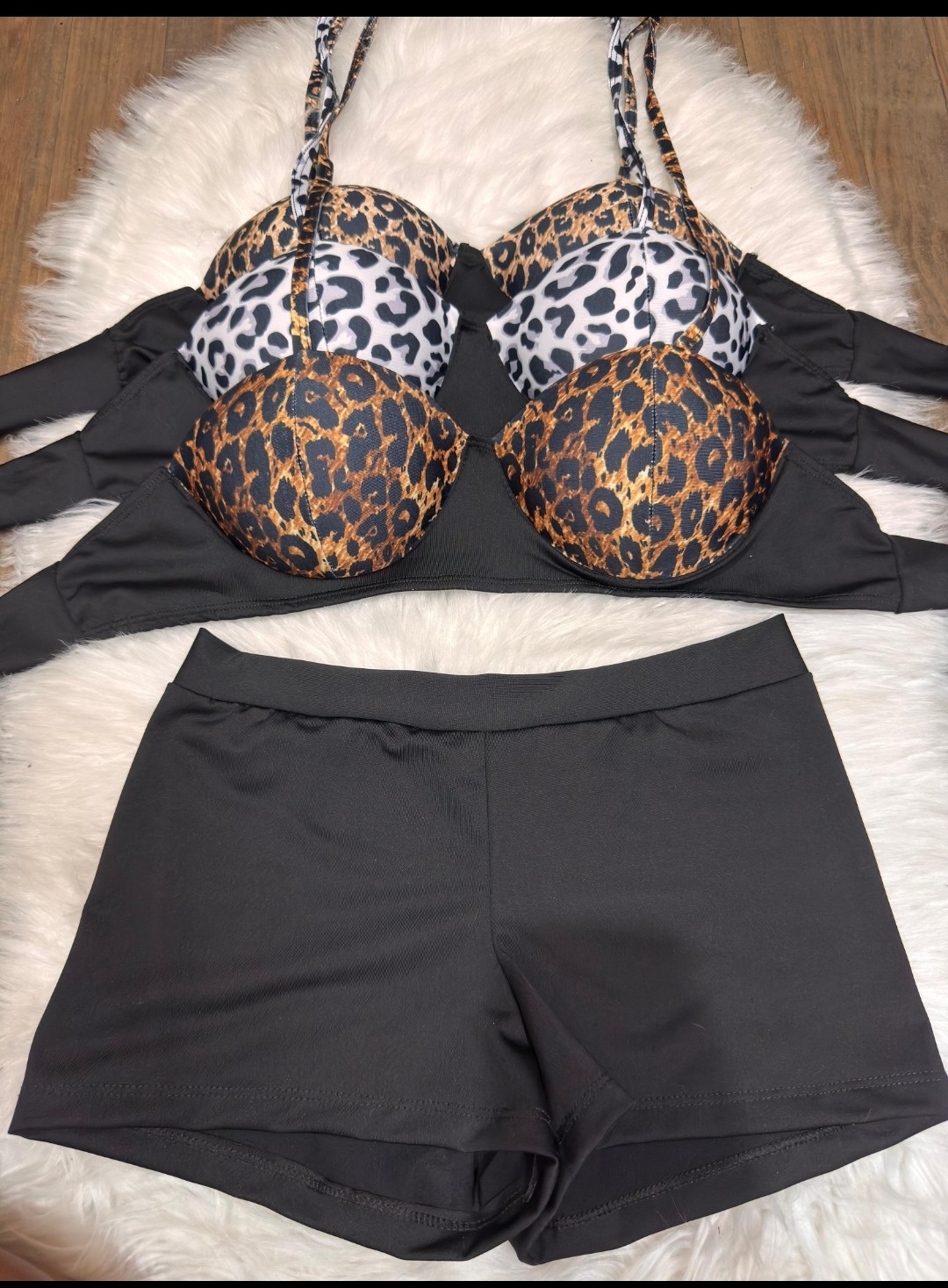 Bikini con Short Triangulo Armado sin Aro - Imagen 3