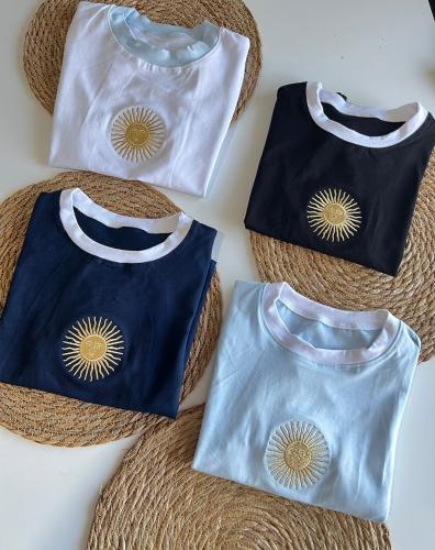 Remera del Sol Bordado Algodón con Lycra
