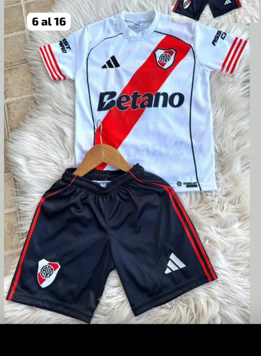 Conjunto River Logos Bordados