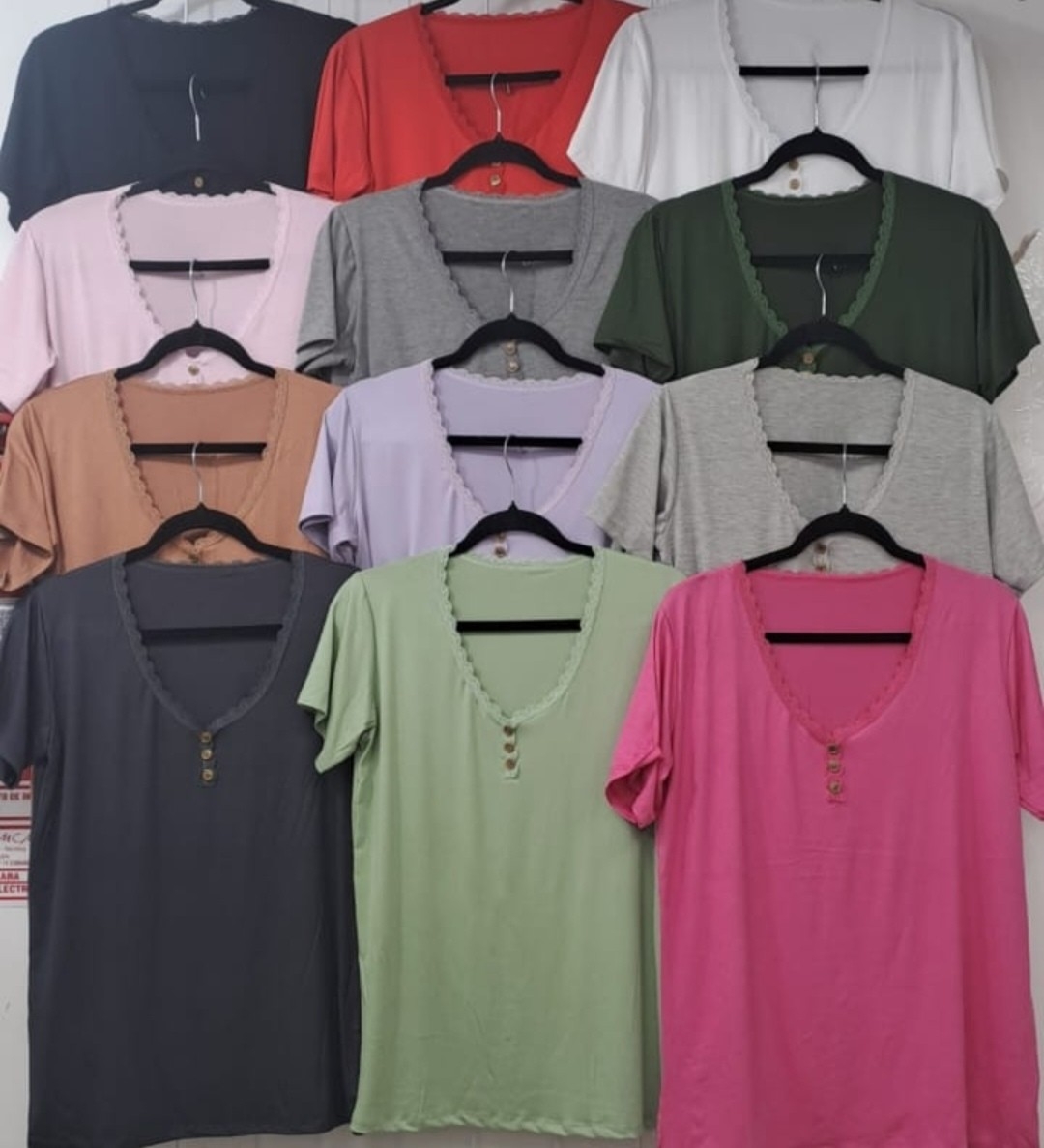 Remera con Puntilla y Botón - Imagen 2