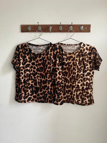 Remera Crop Animal Print