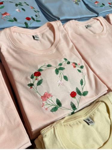 Camisetas de Mujer Bordadas - Miniatura 2