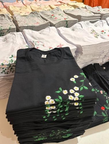 Camisetas de Mujer Bordadas - Miniatura 4
