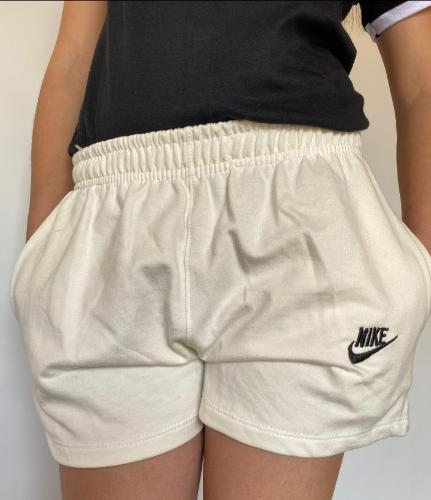Short con Logo Bordado - Miniatura 3