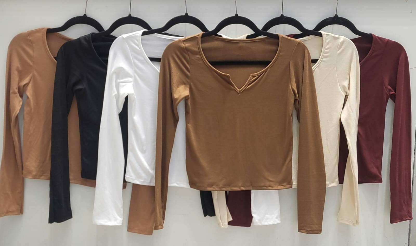 Camiseta Cuello Pico Modal Soft - Imagen 2